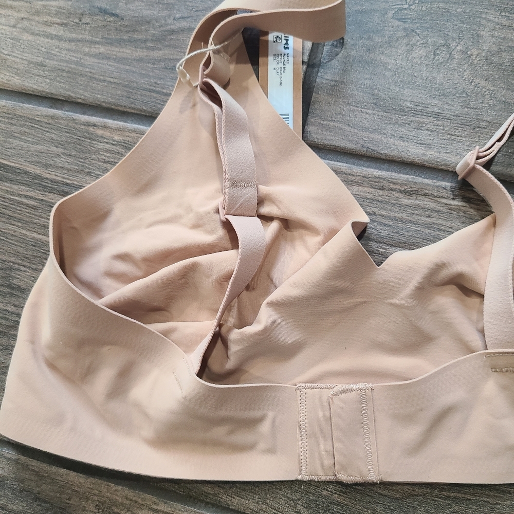 Skims Naked Plunge Bra - Picture 4 of 4